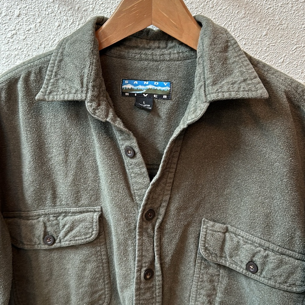 VTG Men’s 100% cotton button down shirt